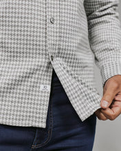 Load image into Gallery viewer, 7 Diamonds Grey Houndstooth Knit Shirt
